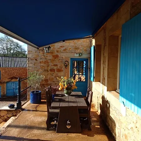 Authentic With Private Pool Puy-l'Eveque