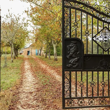 بيت للعطل Tranquil Garden Hideaway *