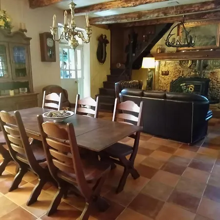 بيت للعطل Tranquil Garden Hideaway Puy-lʼÉvêque