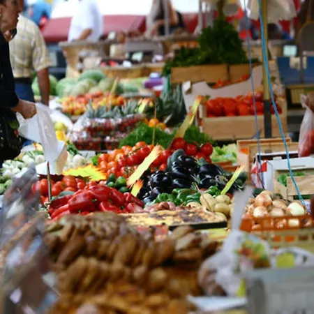 بيت للعطل Tranquil Garden Hideaway Puy-lʼÉvêque