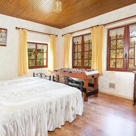 Tranquil Garden Hideaway Puy-lʼÉvêque