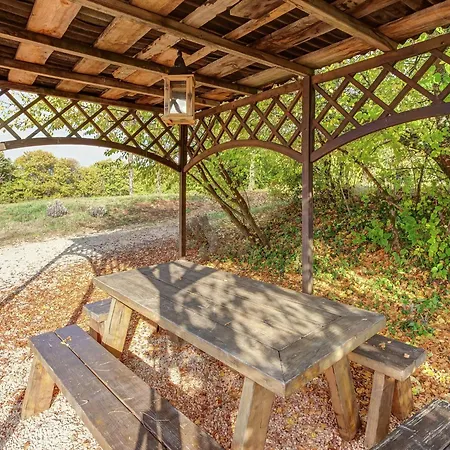 بيت للعطل Tranquil Garden Hideaway Puy-lʼÉvêque